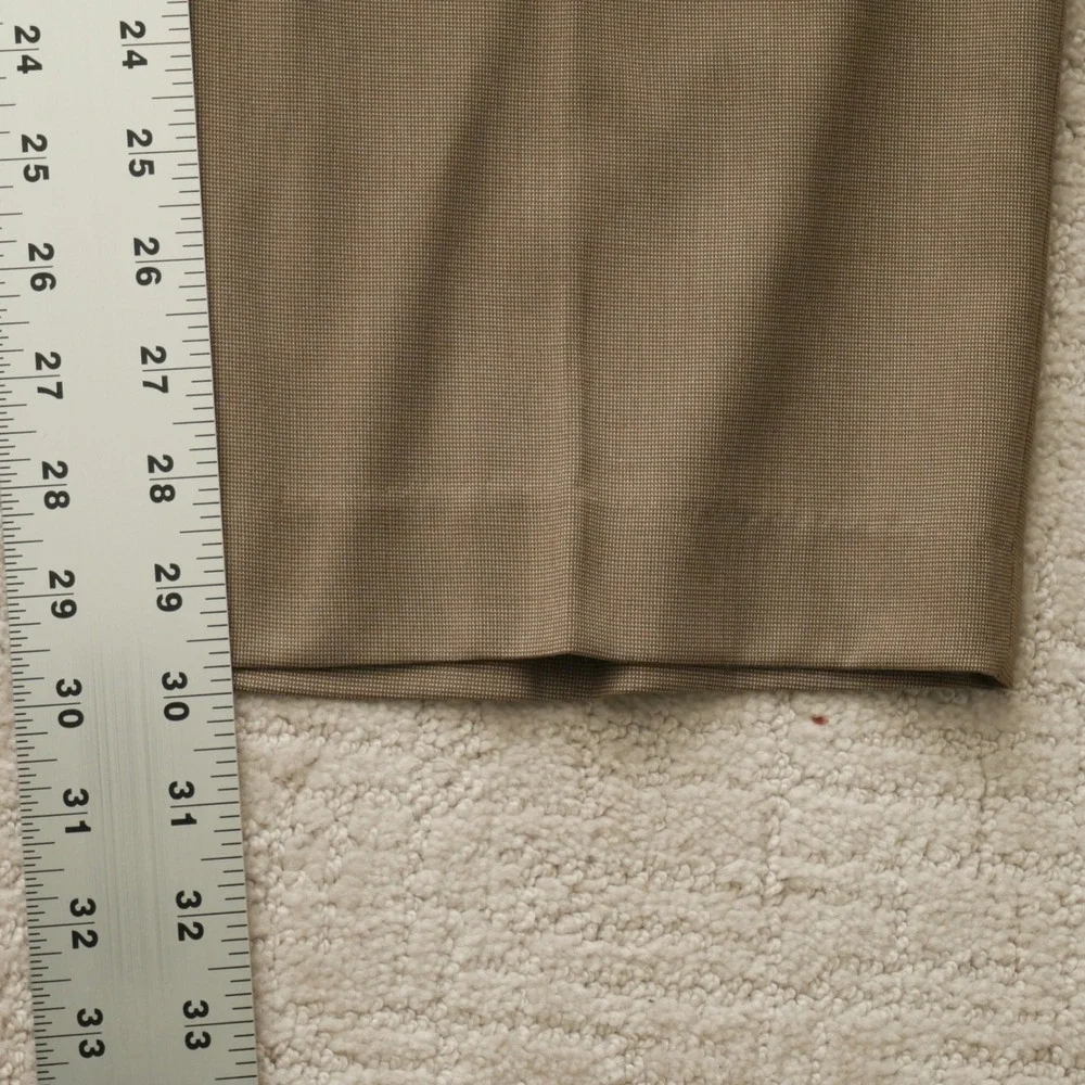Van Heusen Traveler Mens 40x30 Classic Fit Stretch Dress Pants Tan Non-Iron